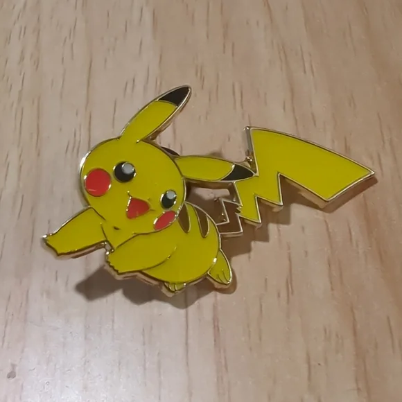 Pikachu 2017 OFFICIAL POKEMON PIN new CONDITION retired collectable - Picture 1 of 2